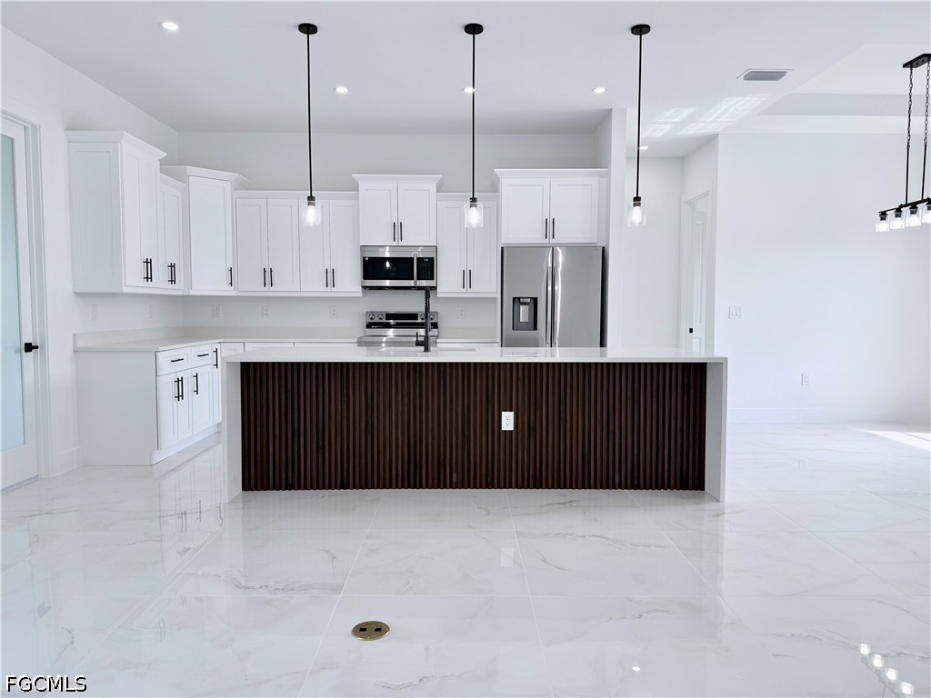 3 Bed SingleFamilyResidence for Sale in Lehigh Acres, photo 5