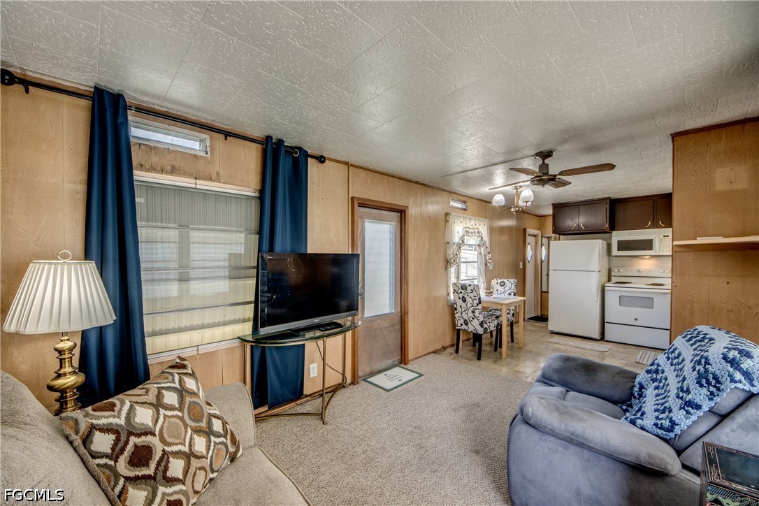 1 Bed ManufacturedHome for Sale in Mobile Manor, photo 5