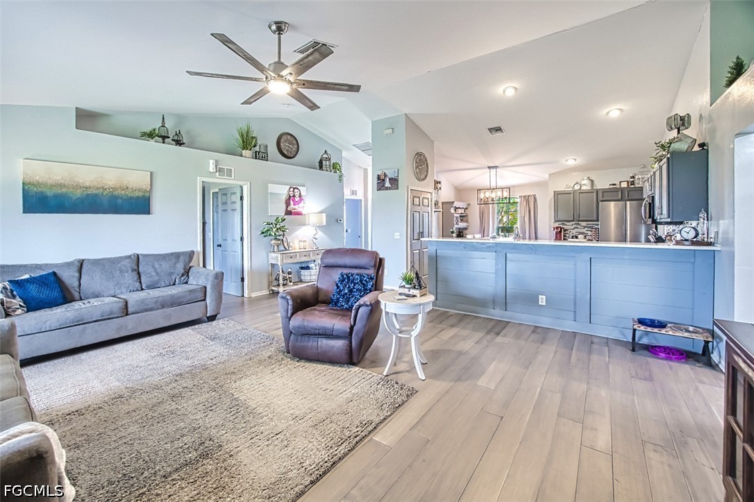 4 Bed SingleFamilyResidence for Sale in Cape Coral, photo 5