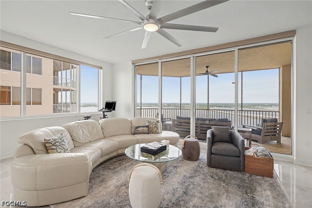 3 Bed Waterfront Home for Sale in Fort Myers, photo 5