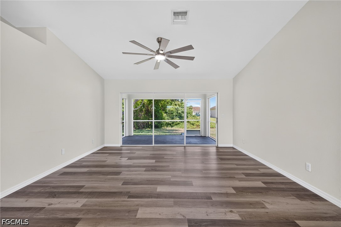 3 Bed SingleFamilyResidence for Sale in Lehigh Acres, photo 5