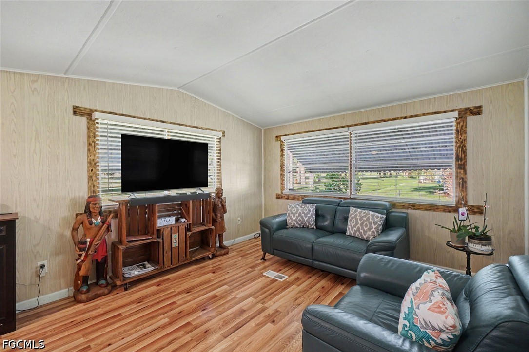 2 Bed ManufacturedHome for Sale in North Fort Myers, photo 5