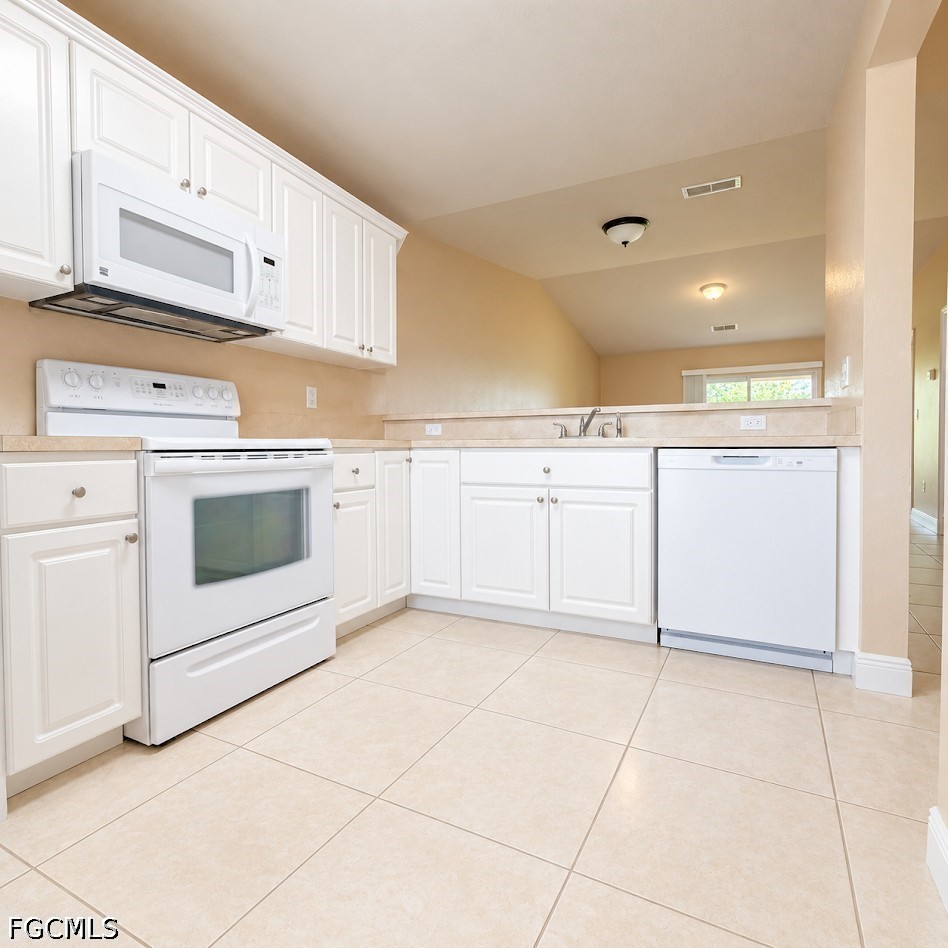 2 Bed Condominium for Sale in Cape Coral, photo 5