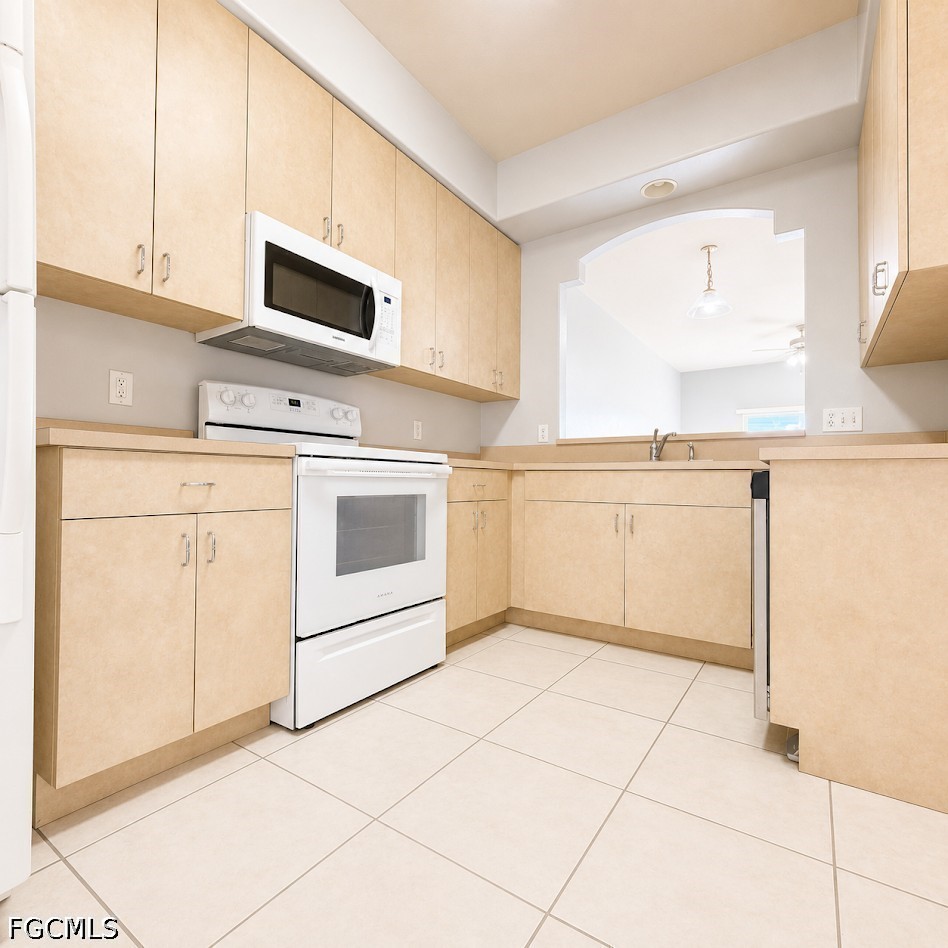 2 Bed Condominium for Sale in Cape Coral, photo 5