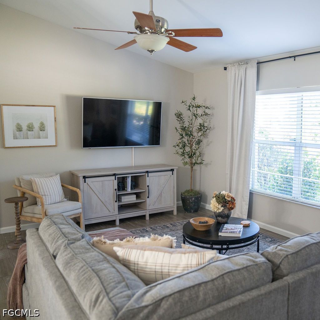 3 Bed SingleFamilyResidence for Sale in Buckingham, photo 5