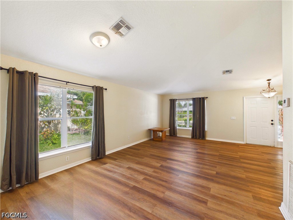 4 Bed SingleFamilyResidence for Sale in Fort Myers, photo 5