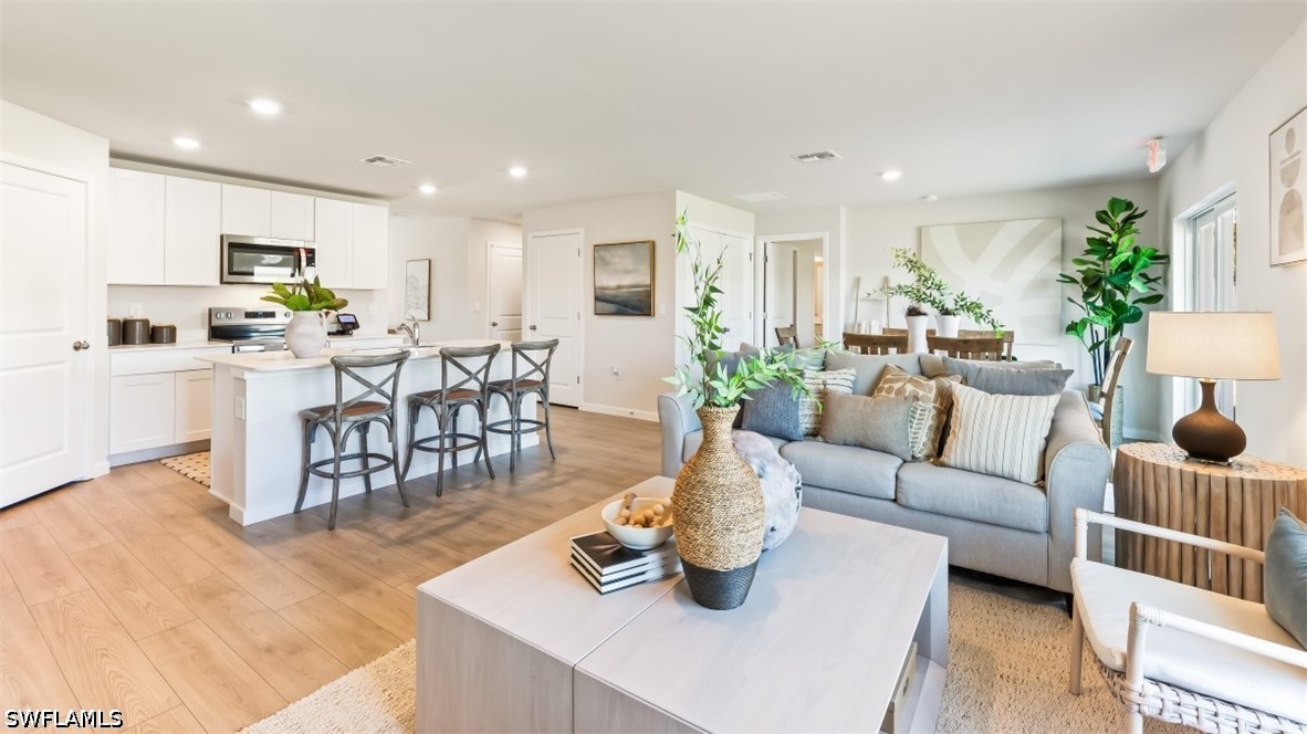 3 Bed SingleFamilyResidence for Sale in Cape Coral, photo 5