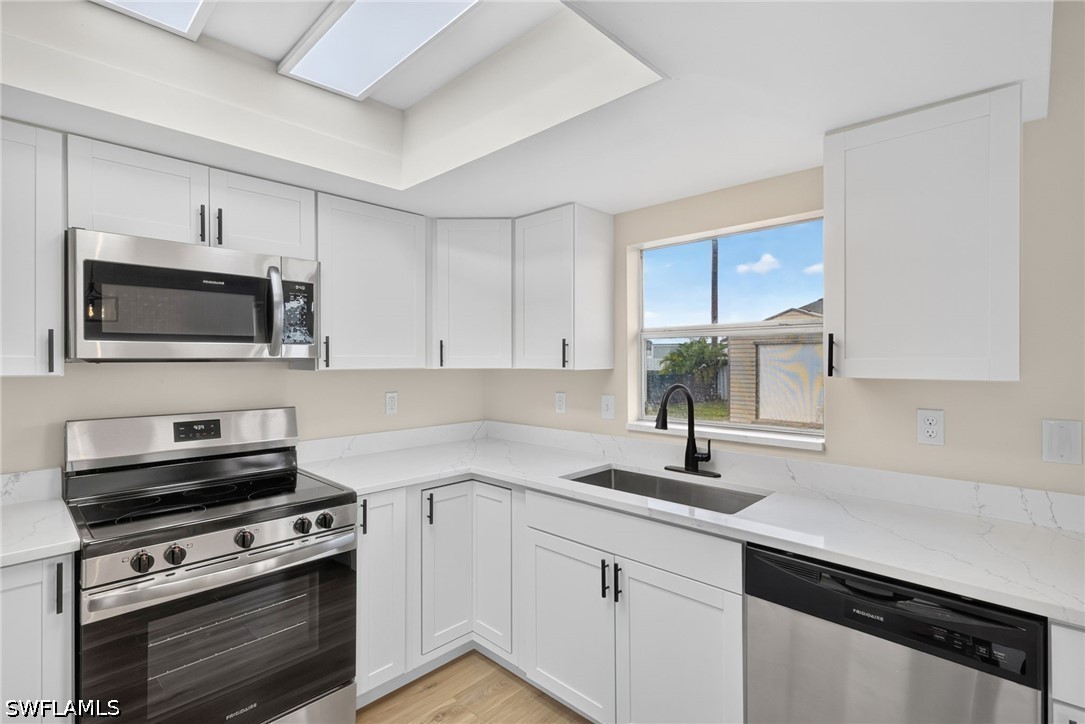 3 Bed SingleFamilyResidence for Sale in Cape Coral, photo 5