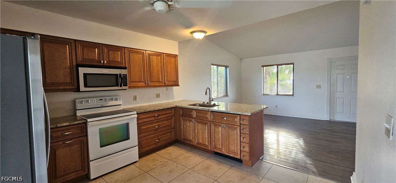 2 Bed Condominium for Sale in Cape Coral, photo 5