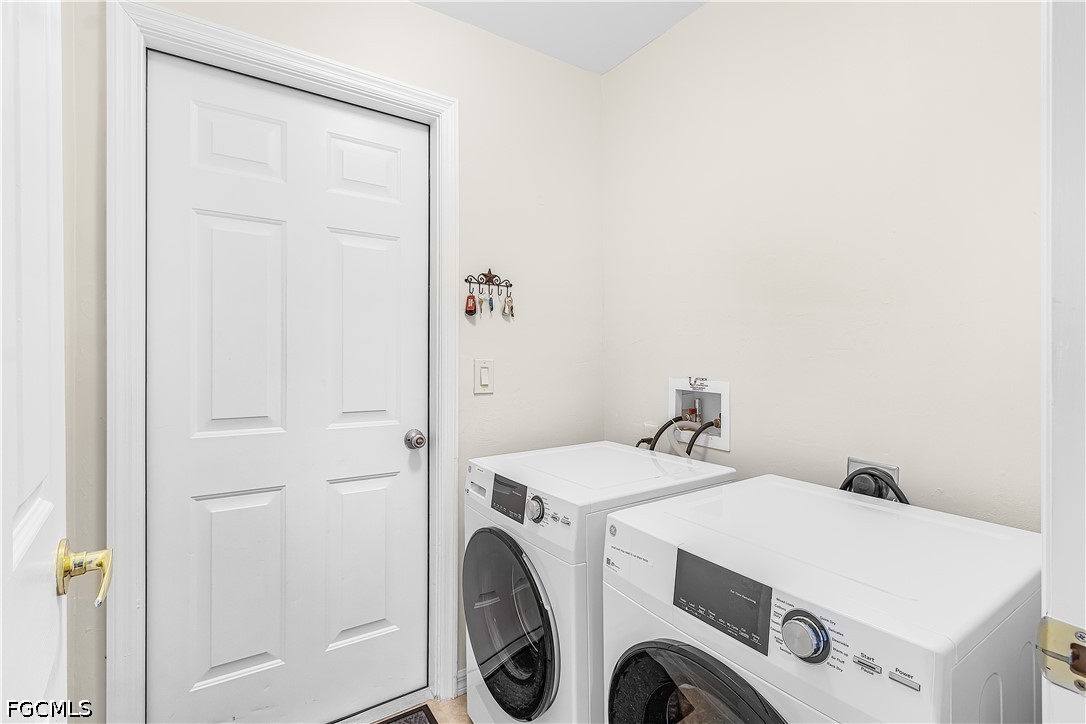 3 Bed SingleFamilyResidence for Sale in Hidden Cove, photo 5