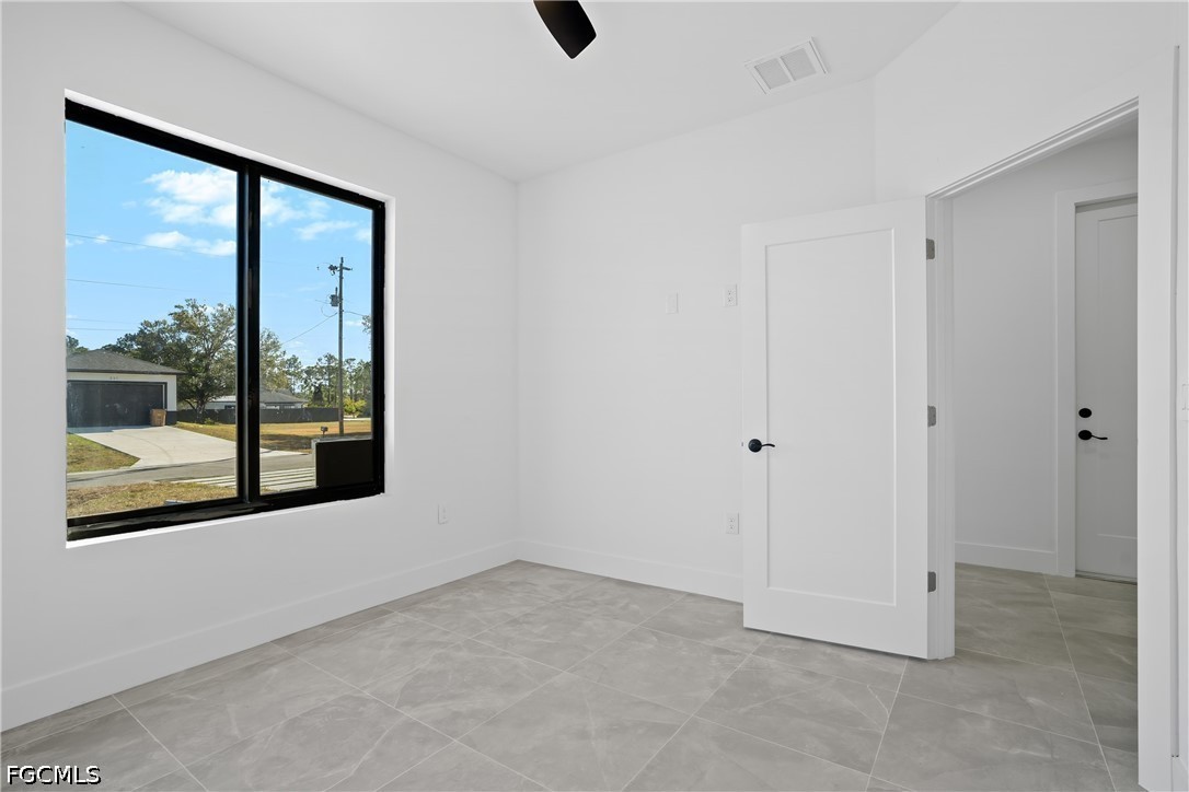 3 Bed SingleFamilyResidence for Sale in Lehigh Acres, photo 5