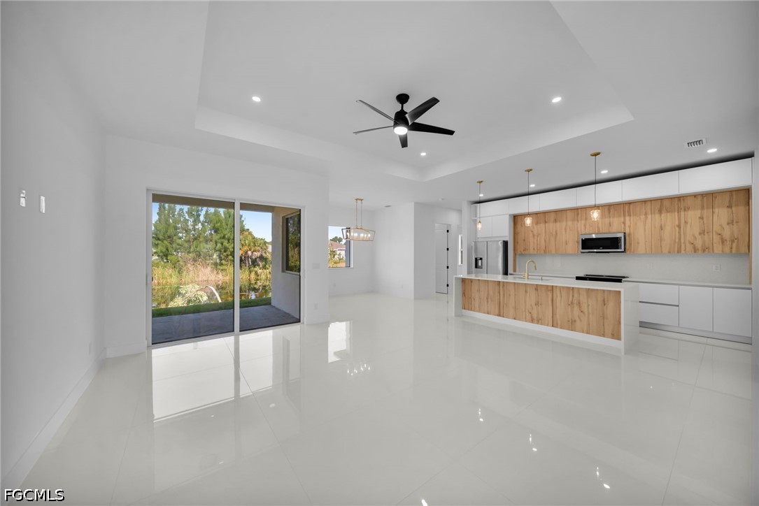 3 Bed Waterfront Home for Sale in Cape Coral, photo 5
