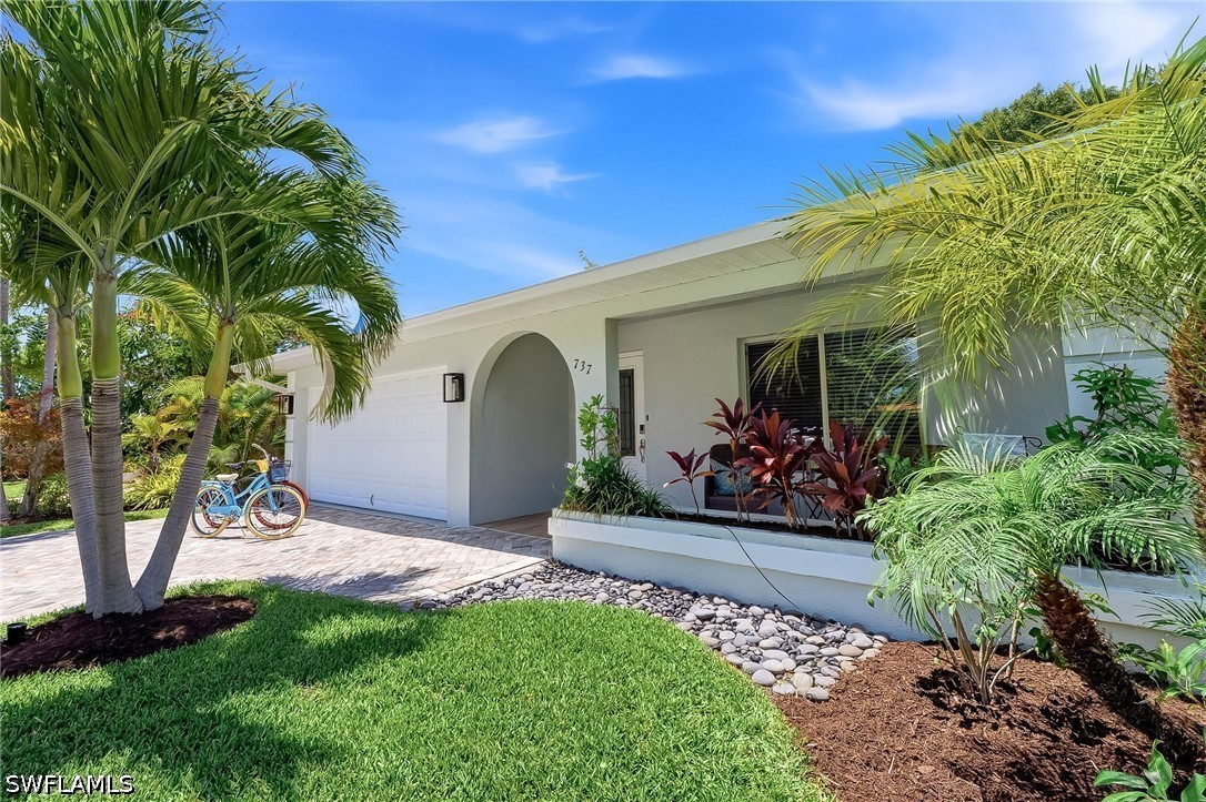 3 Bed Pool Home for Sale in Naples Park, photo 5