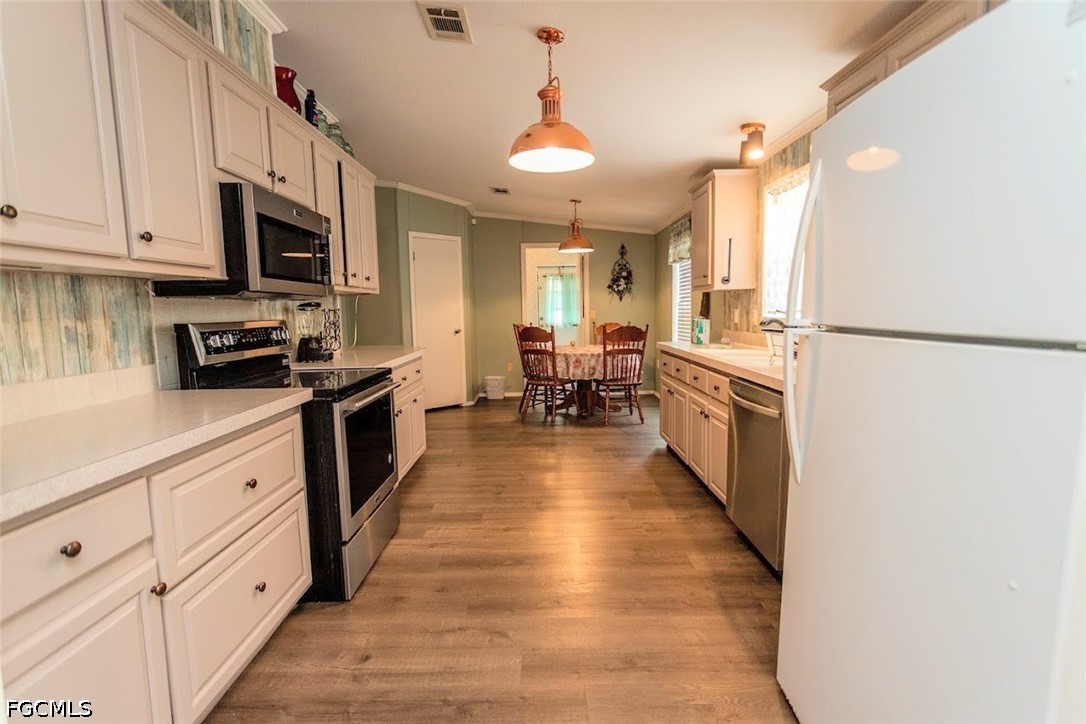 3 Bed ManufacturedHome for Sale in Labelle, photo 5