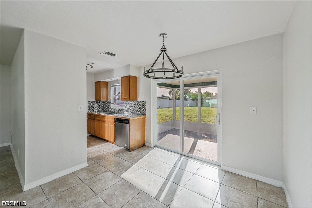 3 Bed SingleFamilyResidence for Sale in Lehigh Acres, photo 5