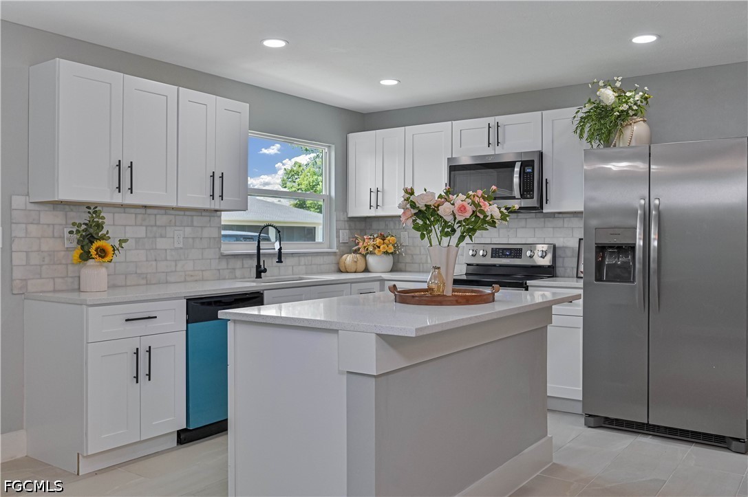 3 Bed SingleFamilyResidence for Sale in Fort Myers, photo 5