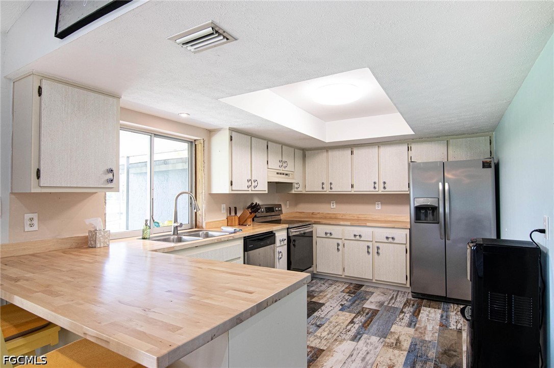 3 Bed SingleFamilyResidence for Sale in Cape Coral, photo 5
