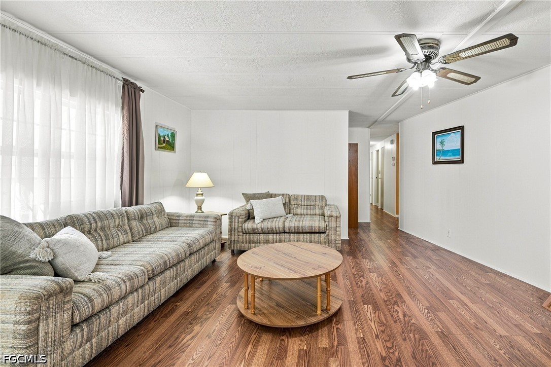 3 Bed ManufacturedHome for Sale in Carriage Village, photo 5