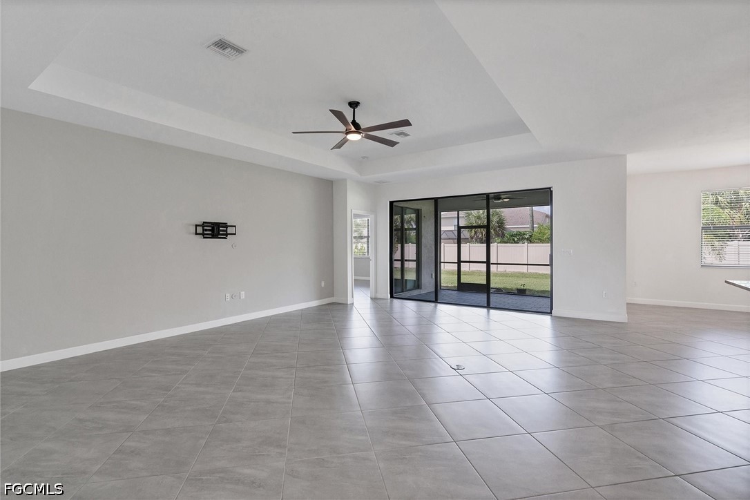 3 Bed SingleFamilyResidence for Sale in Timber Creek, photo 5