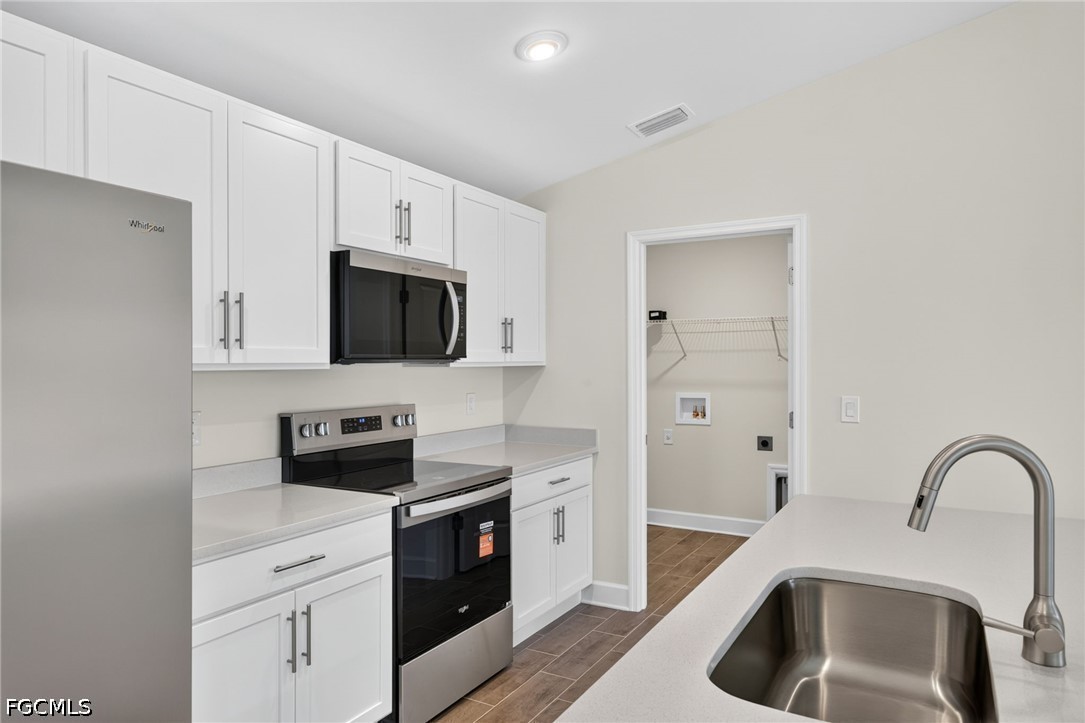 4 Bed SingleFamilyResidence for Sale in Cape Coral, photo 5