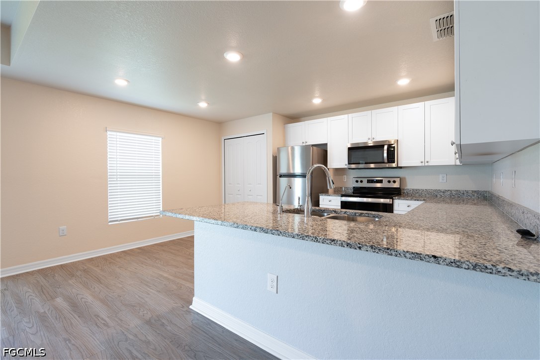 3 Bed SingleFamilyResidence for Sale in Cape Coral, photo 5