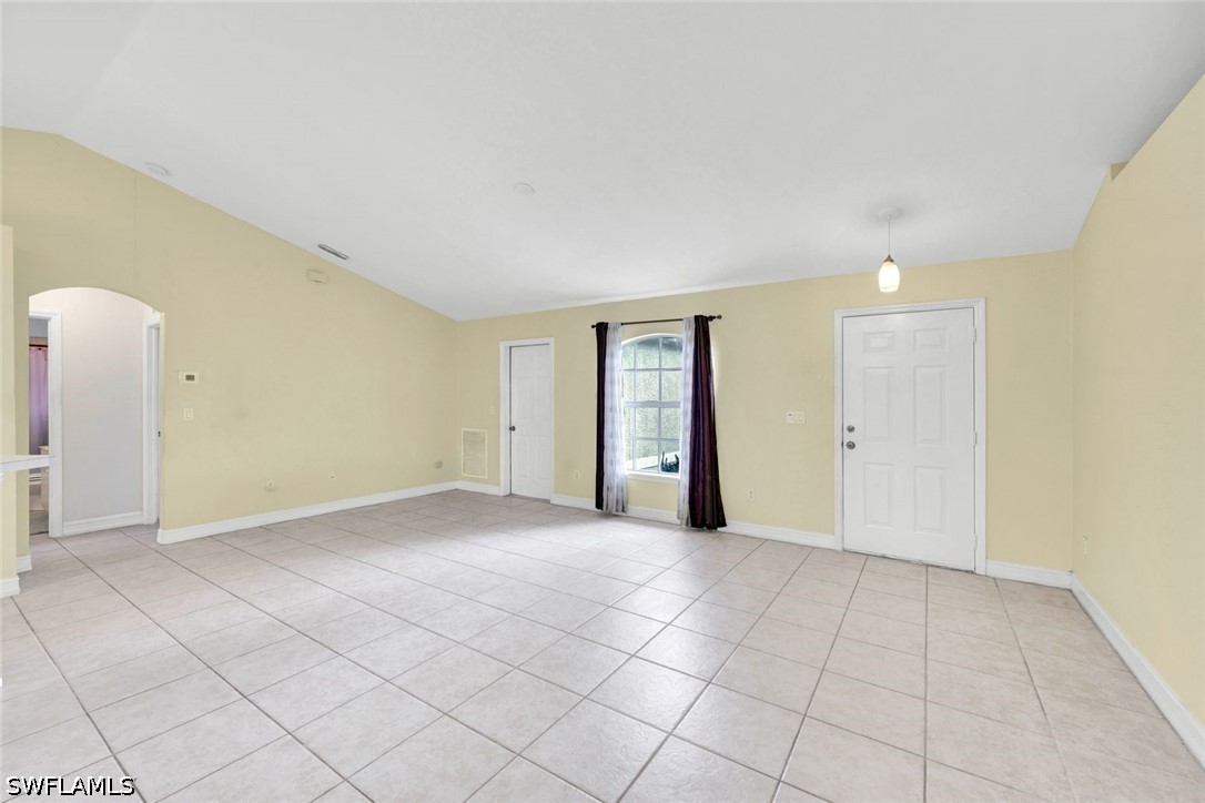 3 Bed SingleFamilyResidence for Sale in Naples, photo 5