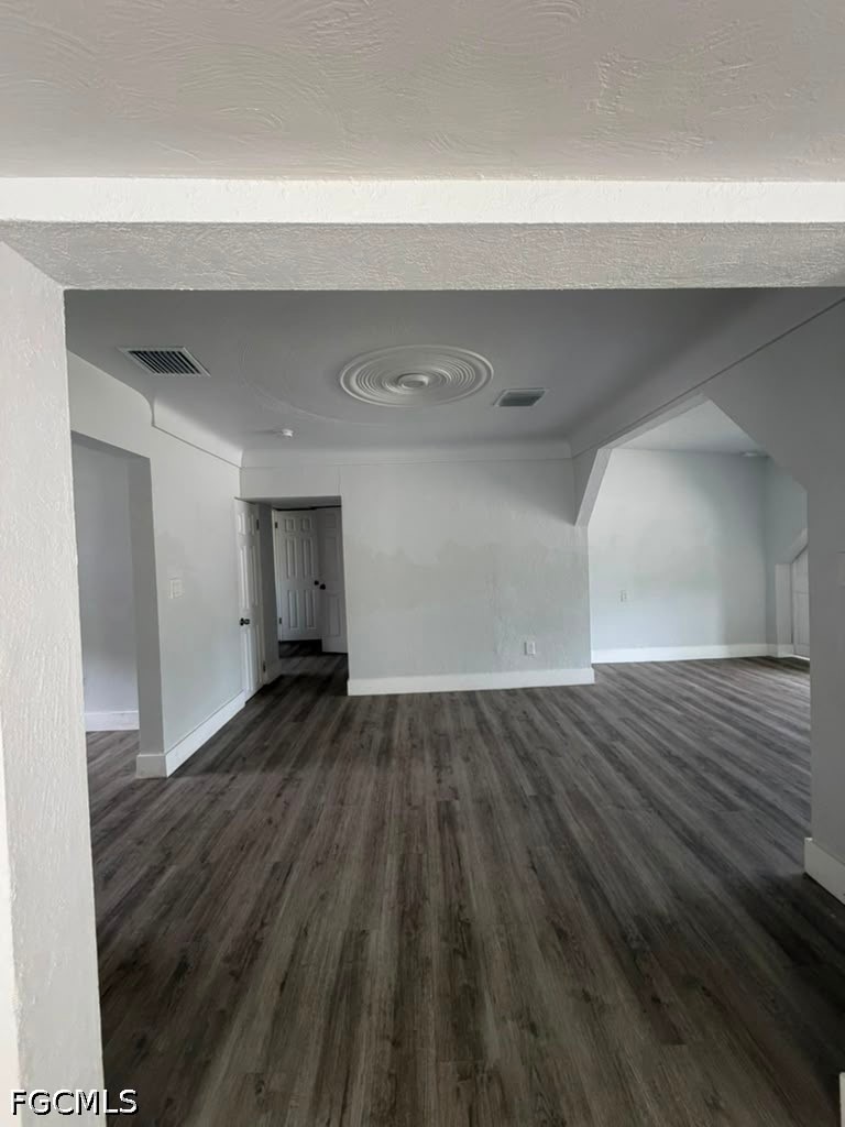3 Bed SingleFamilyResidence for Sale in Fort Myers, photo 5