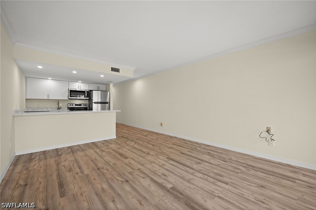 1 Bed Condominium for Sale in Vanderbilt Palms, photo 5