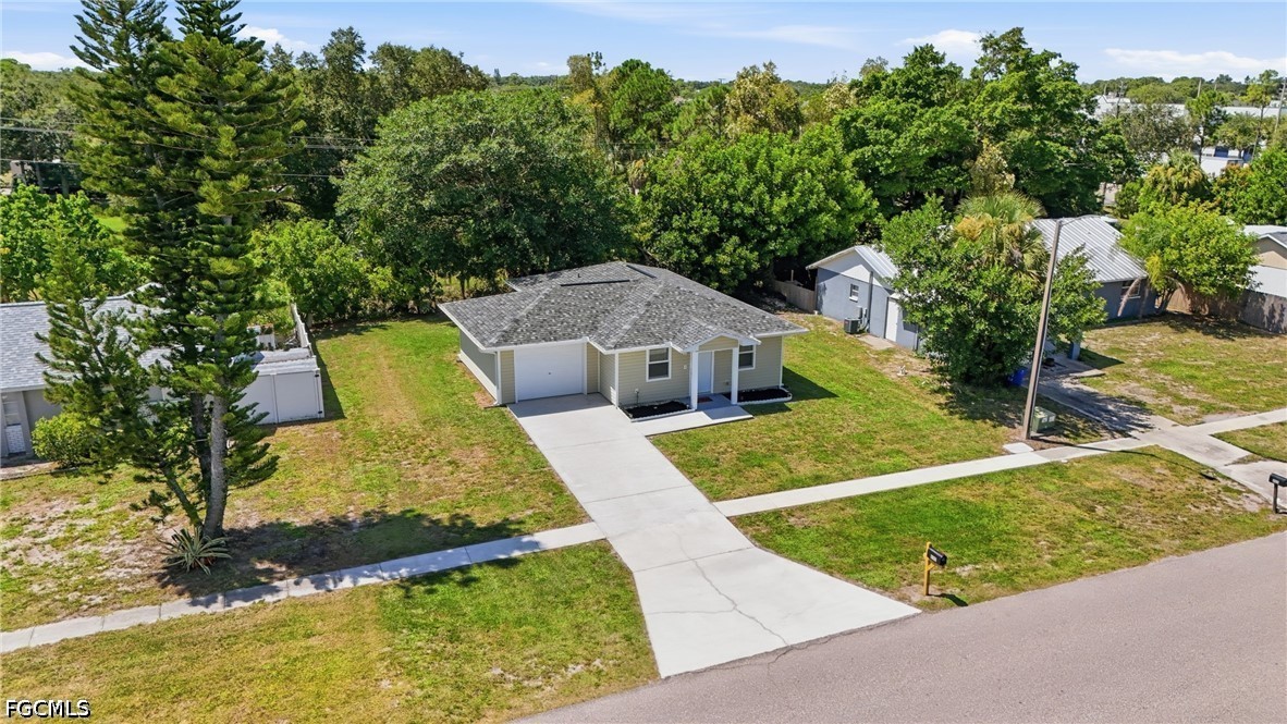 2 Bed SingleFamilyResidence for Sale in North Fort Myers, photo 5
