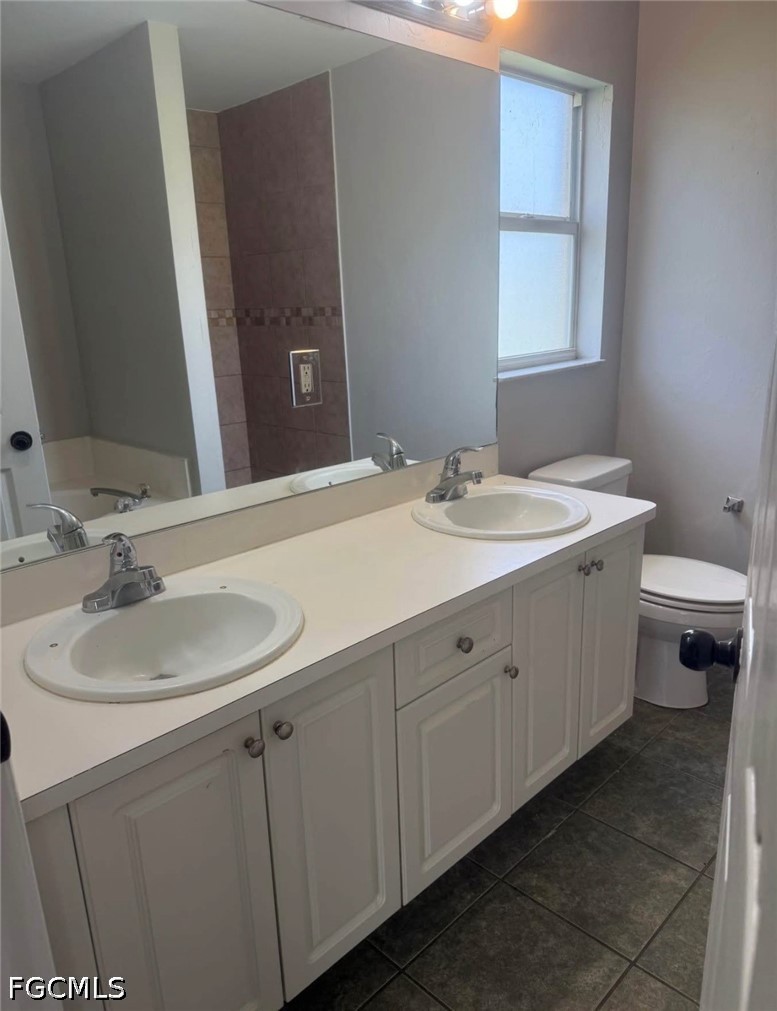 3 Bed SingleFamilyResidence for Sale in Lehigh Acres, photo 5