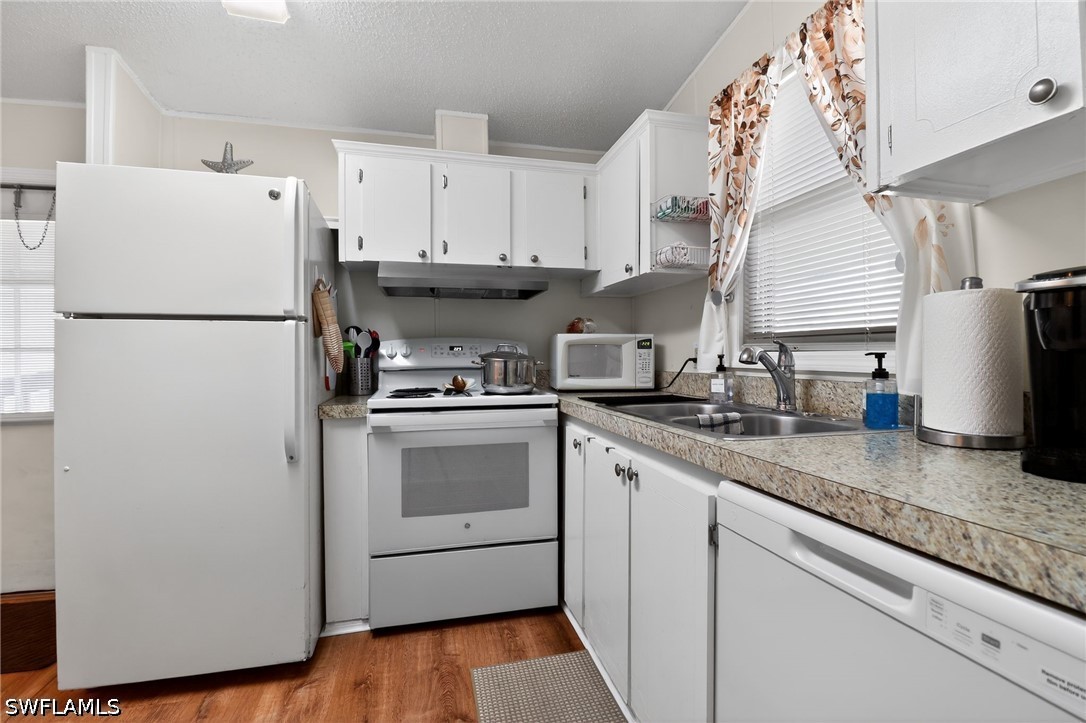 2 Bed ManufacturedHome for Sale in Naples, photo 5