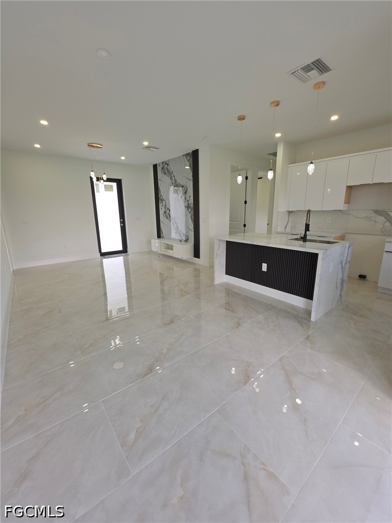 3 Bed SingleFamilyResidence for Sale in Lehigh Acres, photo 5
