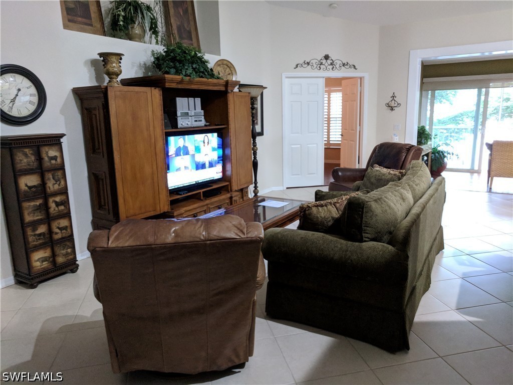 3 Bed Waterfront Home for Sale in Carlton Lakes, photo 5