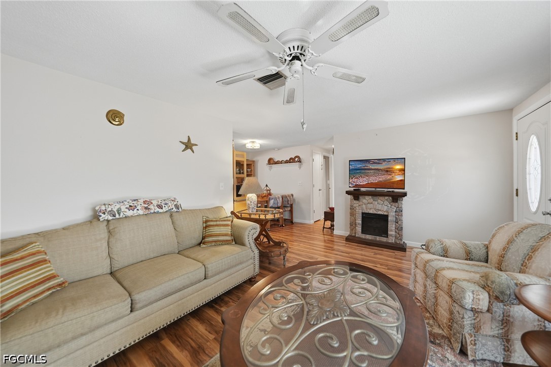 2 Bed Waterfront Home for Sale in Port Charlotte, photo 5