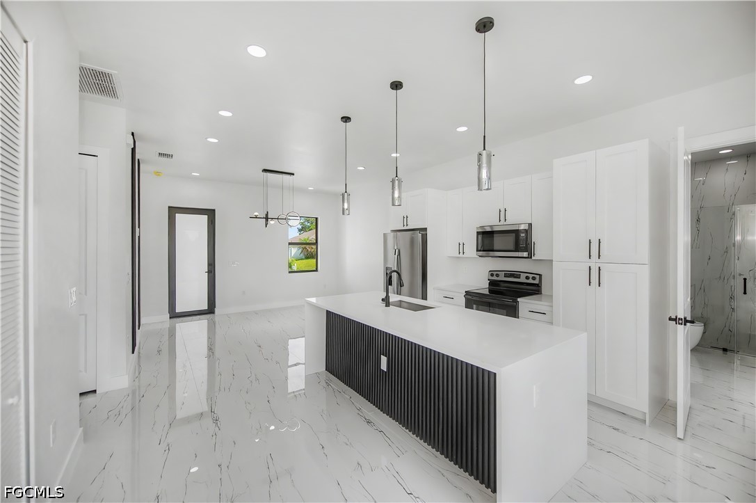 3 Bed SingleFamilyResidence for Sale in Lehigh Acres, photo 5