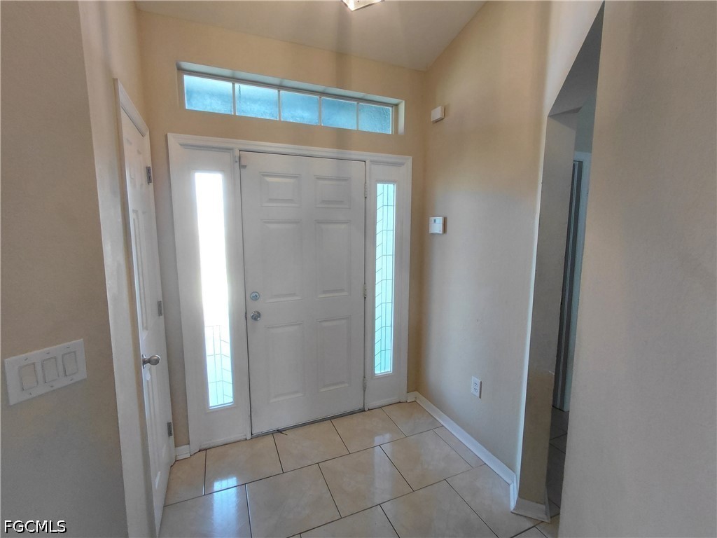 3 Bed Pool Home for Sale in Cape Coral, photo 5