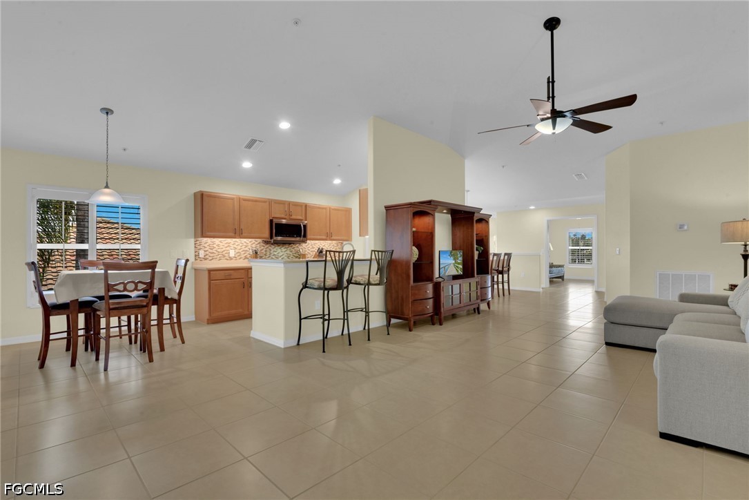 2 Bed Condominium for Sale in Whispering Palms, photo 5