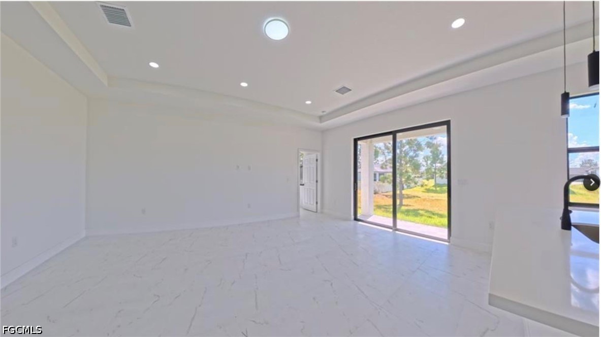 3 Bed SingleFamilyResidence for Sale in Lehigh Acres, photo 5