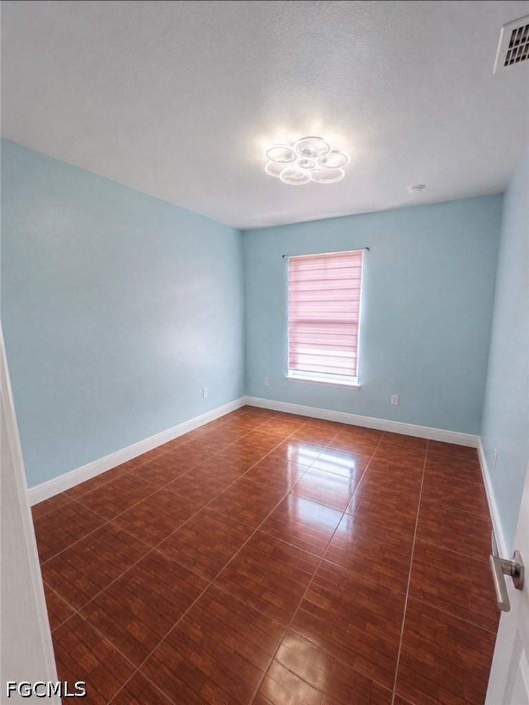 3 Bed SingleFamilyResidence for Sale in Lehigh Acres, photo 5