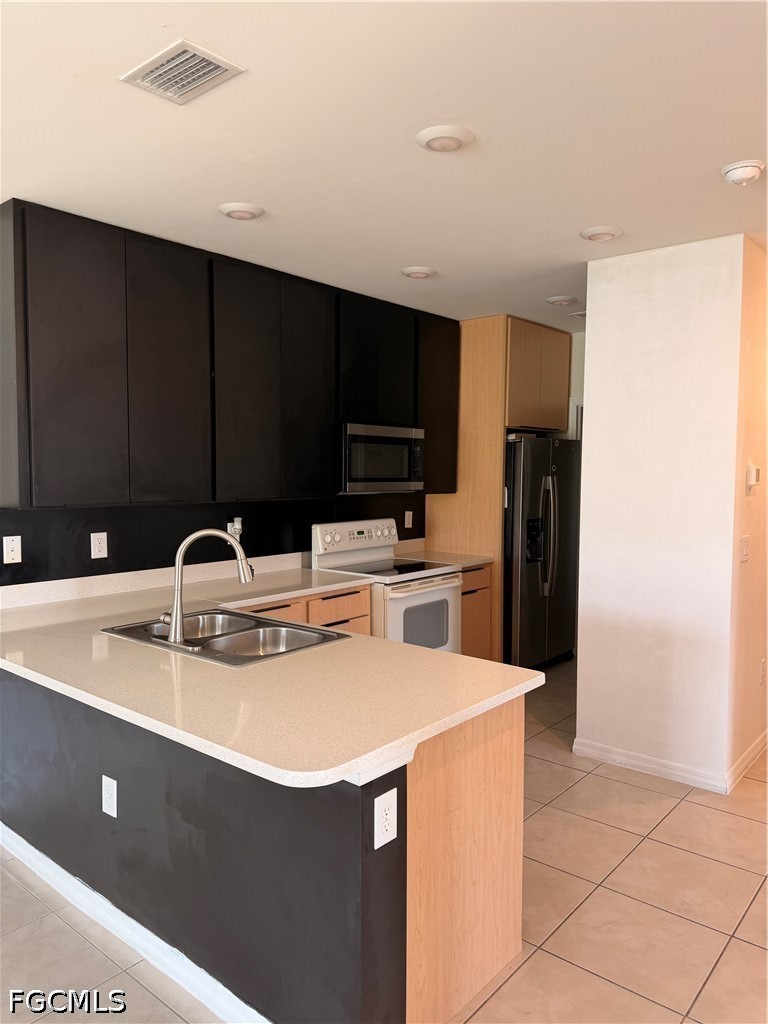 2 Bed Waterfront Home for Sale in Marblebrook, photo 5
