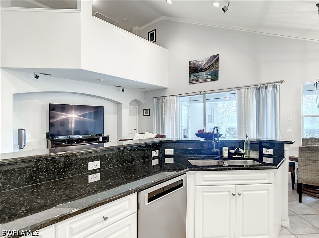 4 Bed Pool Home for Sale in Laurel Lakes, photo 5