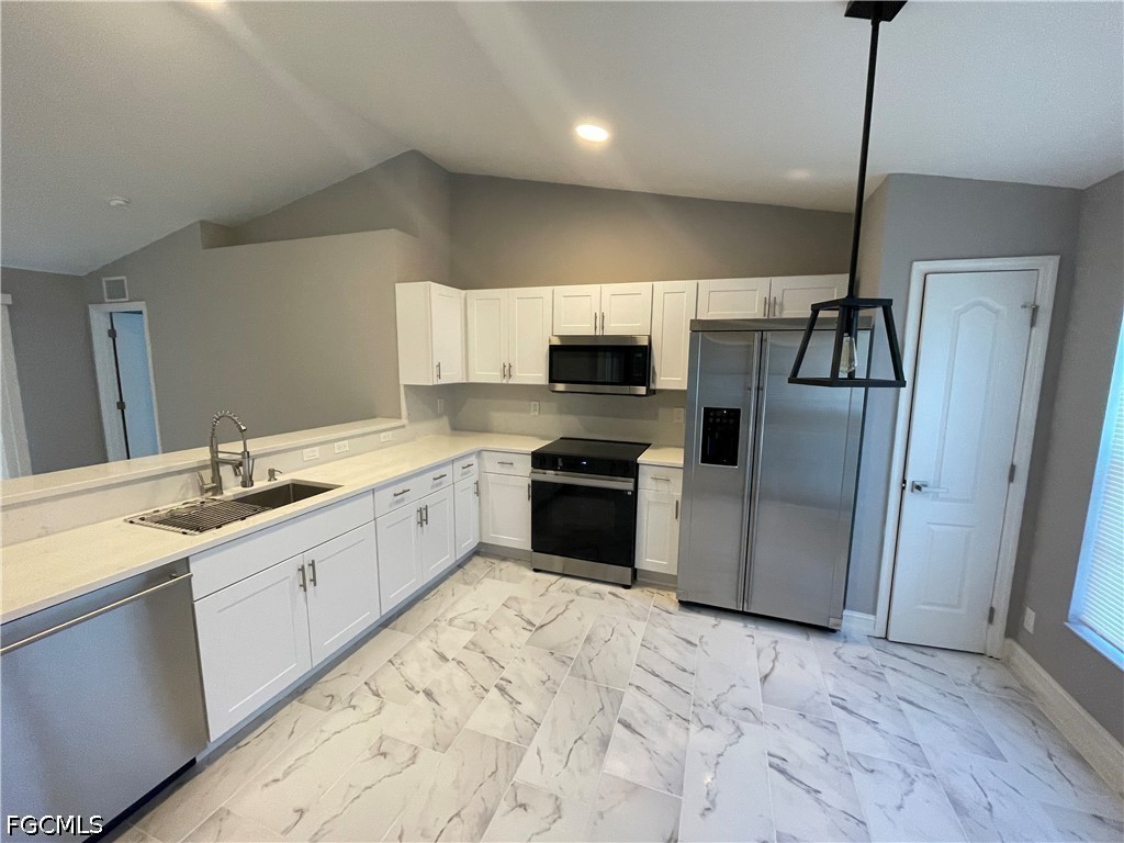 3 Bed SingleFamilyResidence for Sale in Cape Coral, photo 5