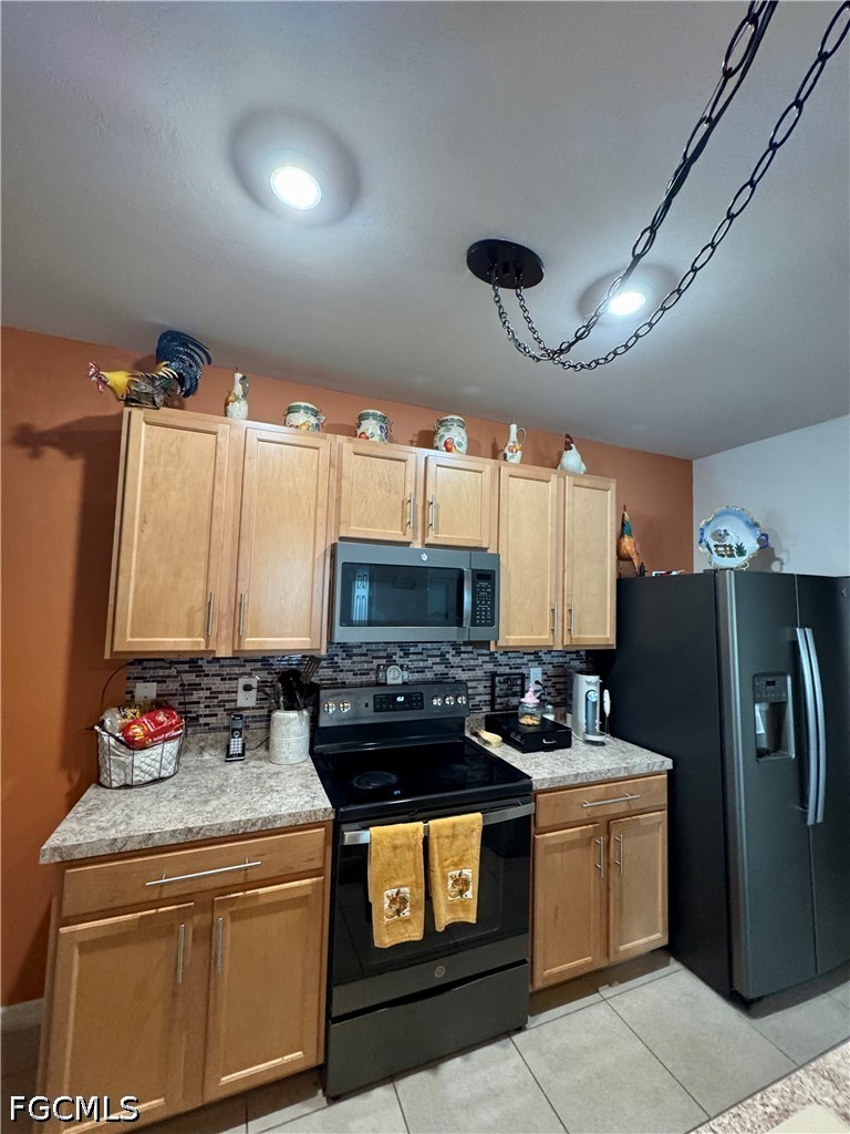 2 Bed Waterfront Home for Sale in Marblebrook, photo 5
