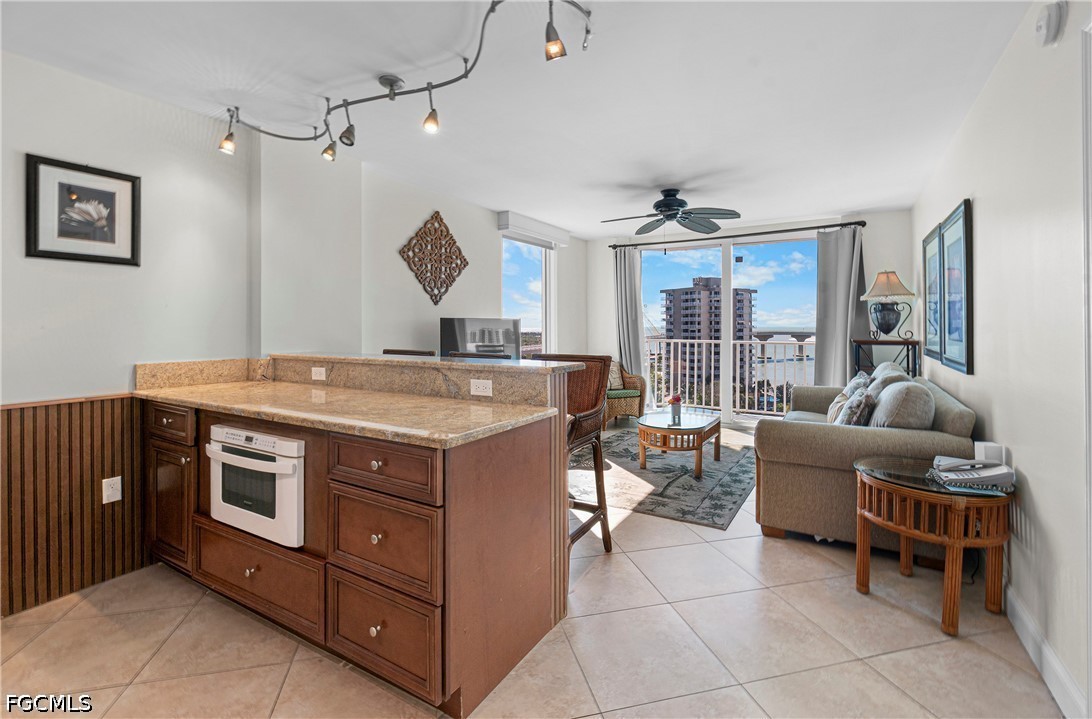 1 Bed Waterfront Home for Sale in Bonita Springs, photo 5