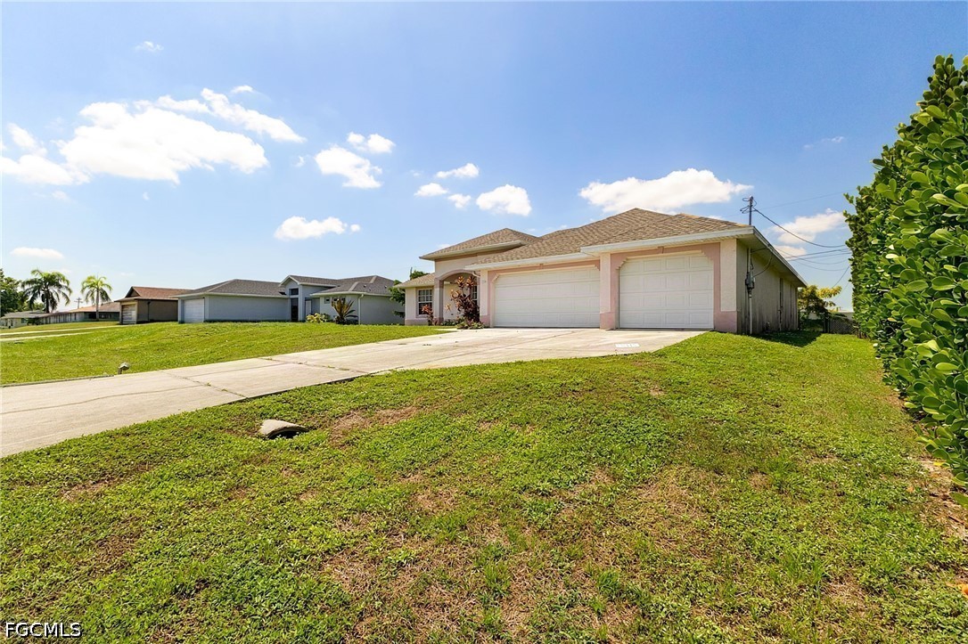 3 Bed SingleFamilyResidence for Sale in Cape Coral, photo 5