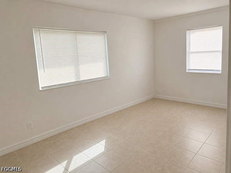 2 Bed SingleFamilyResidence for Sale in Bayshore Gardens, photo 5