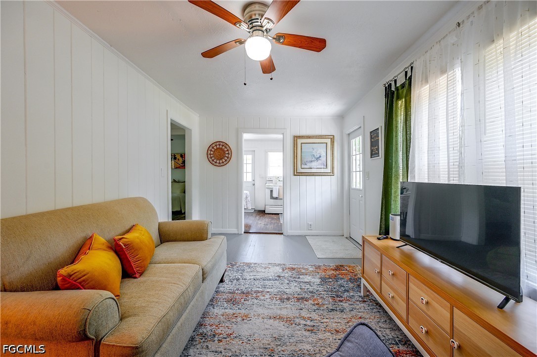 2 Bed SingleFamilyResidence for Sale in Heitmans, photo 5