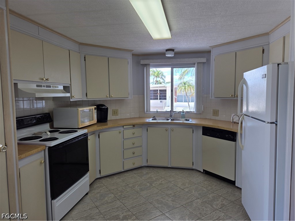2 Bed ManufacturedHome for Sale in North Fort Myers, photo 5
