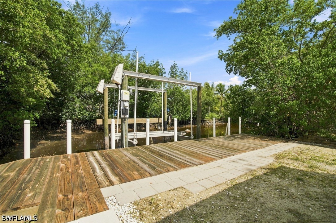 Waterfront Home for Sale in Plantation Island, photo 5