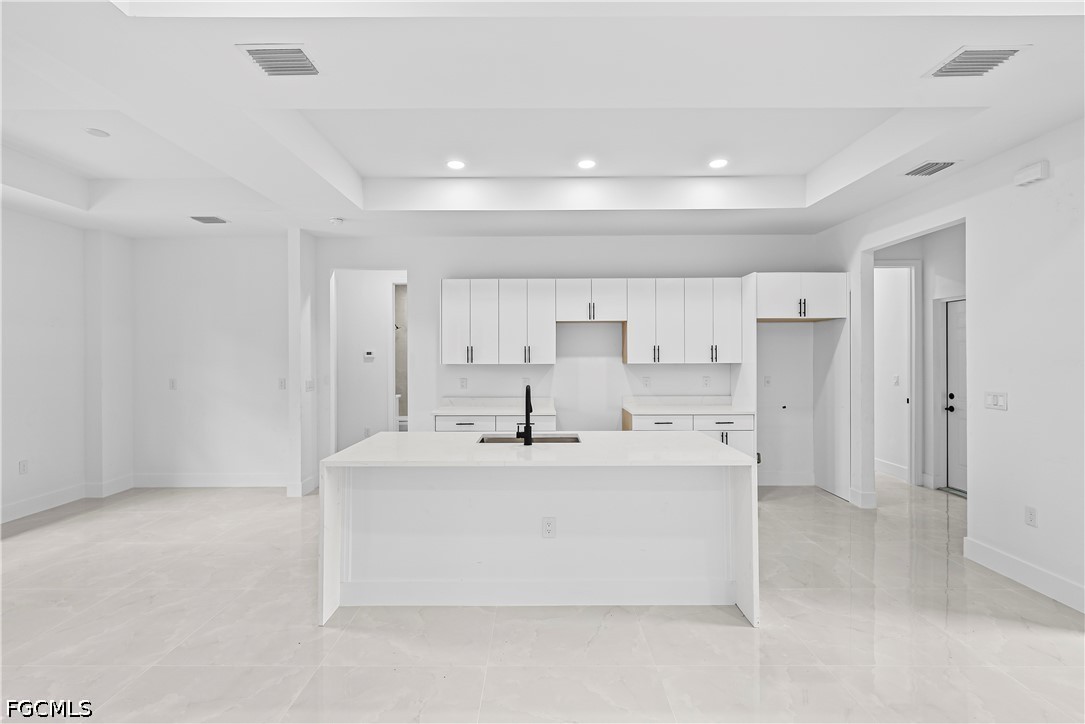 3 Bed SingleFamilyResidence for Sale in Lehigh Acres, photo 5
